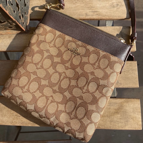 COACH North/South Swingpack in Signature Fabric - Picture 1 of 3